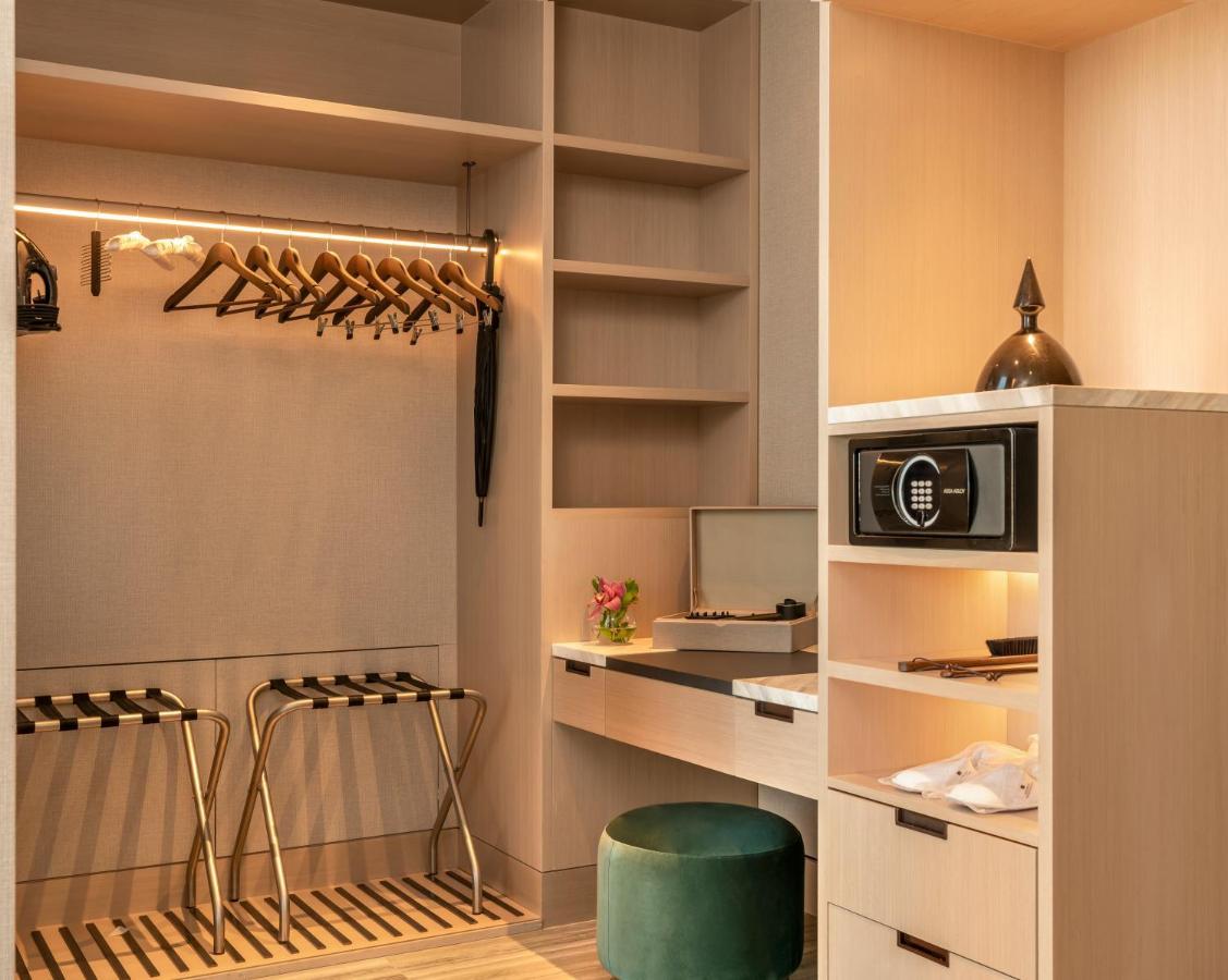 Address Istanbul Hotel Luaran gambar A safe in a hotel room