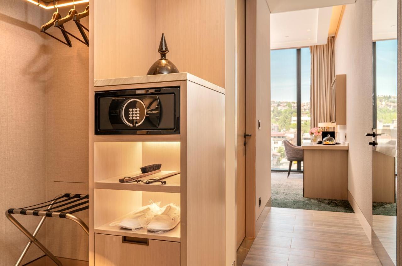 Address Istanbul Hotel Luaran gambar A safe in a hotel room
