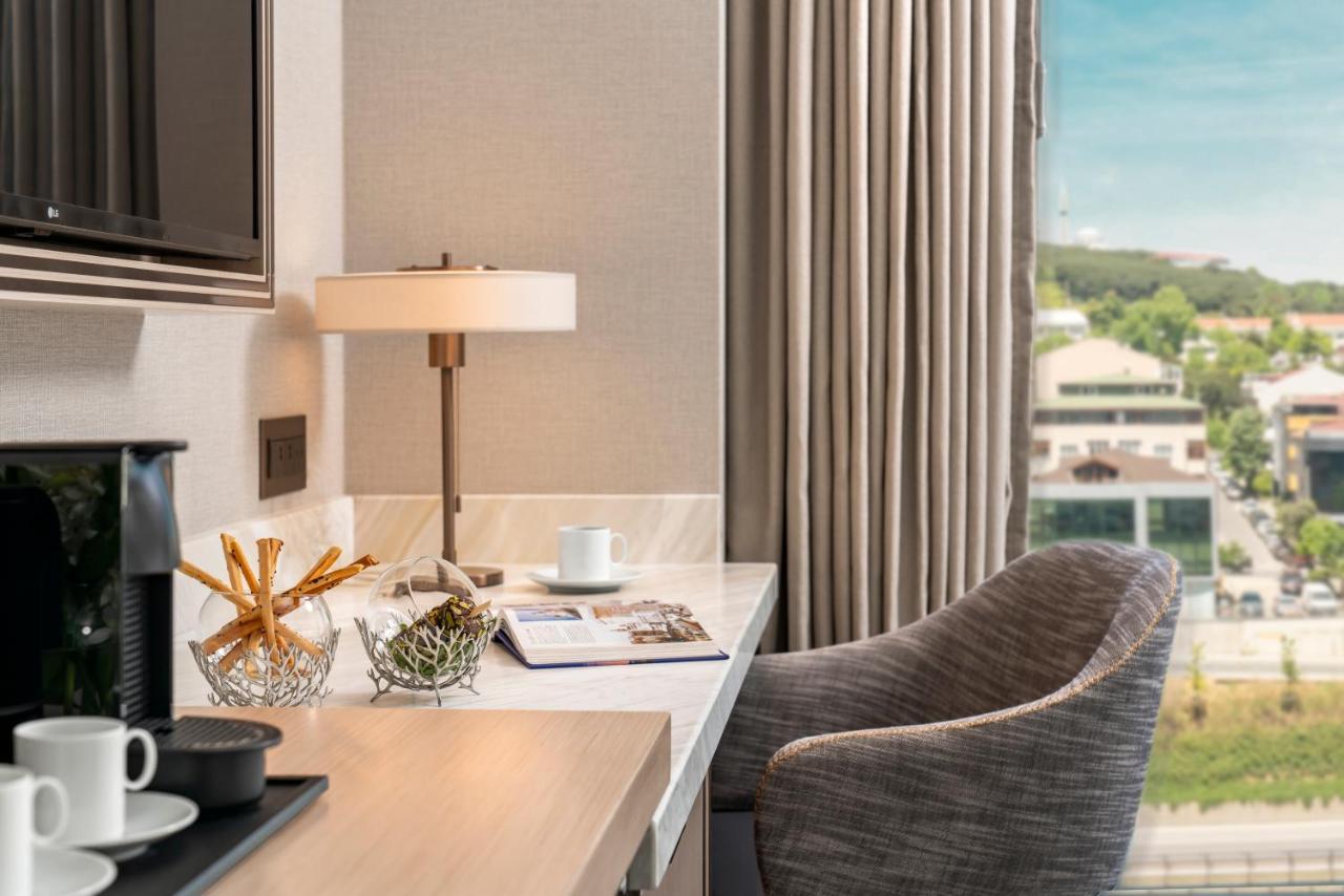 Address Istanbul Hotel Luaran gambar A work desk in a hotel room